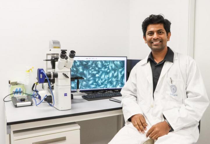 Researcher Jeevithan Elango showing the hydrogel at a microscopic level in the UCAM HiTech laboratory.