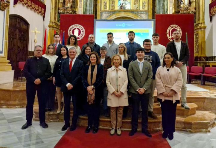 Members of the new UCAM Student Council together with the UCAM President, UCAM Rector, UCAM Vice-Rector of Quality and Academic Planning and the Senior Chaplain.