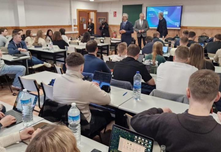 First class of FOM and Aldi students attending UCAM this academic year