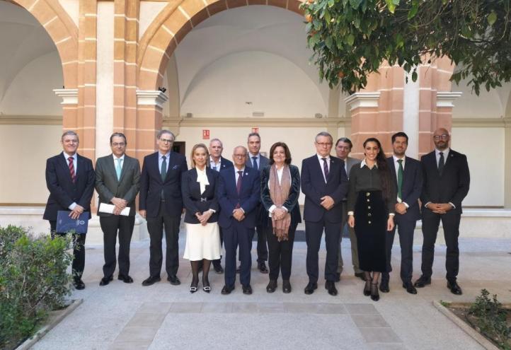 María Dolores García, UCAM President, and Joaquín Merchán, President of the General Council of Social Graduates of Spain and new Director of the Chair, together with other representatives of the University and the Council.