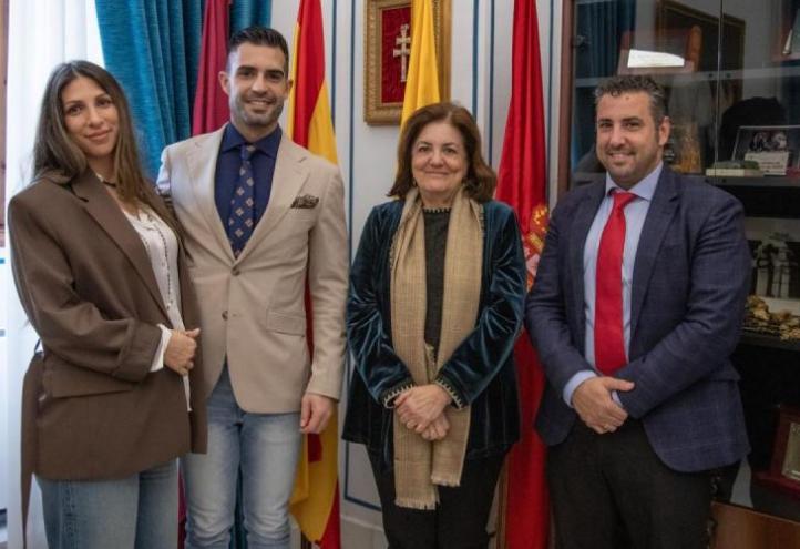 Group photo following the signing of the agreement in the Los Jerónimos Monastery