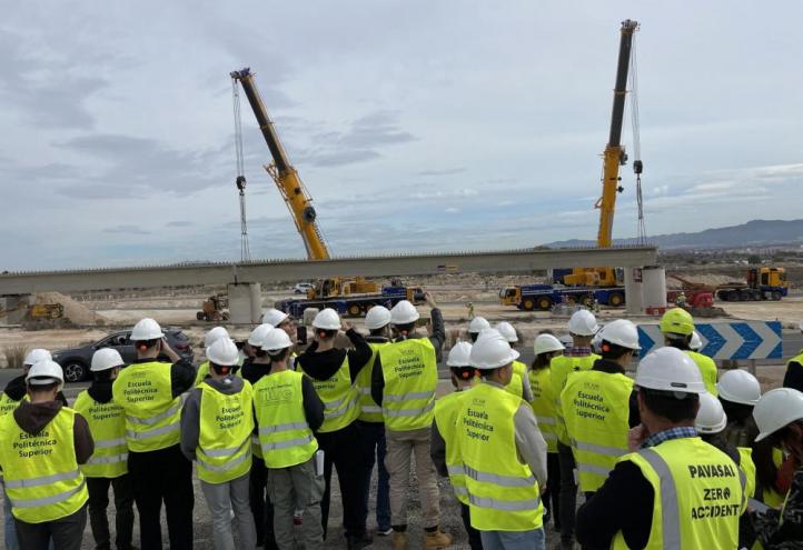 Practical training and direct contact with the profession are key for future professionals.