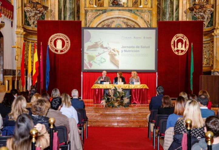 María Dolores García, UCAM president, inaugurated the conference together with Jesús Carlos Gómez, president of the Spanish Society of Community Pharmacists and Nutritionists, and Pilar Zafrilla, vice-dean of the UCAM Degree in Pharmacy