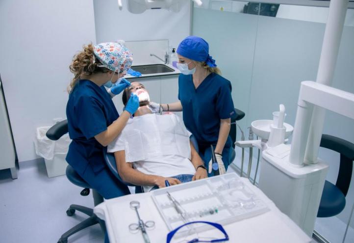 Practical training and direct contact with the profession are key for future professionals.