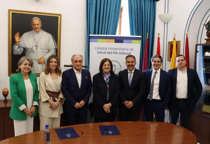 Group photo following the signing of the agreement.