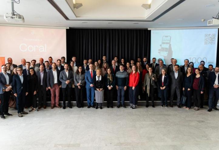 Family photo at the end of the presentation ceremony of Coral