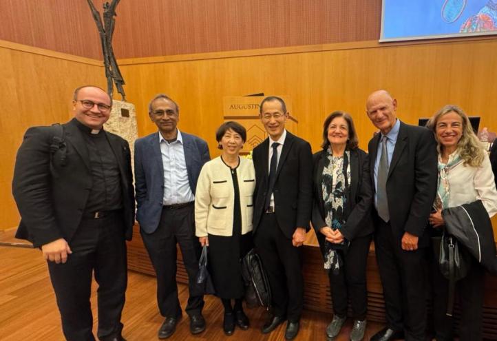 The researchers, together with the presidents of the International Neurobioethics Institute and UCAM, at the event.