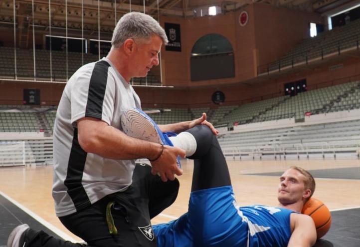 Rogelio Diz, a UCAM graduate, is a physiotherapist and coordinator of Medical Services at UCAM CB (Basketball Club).