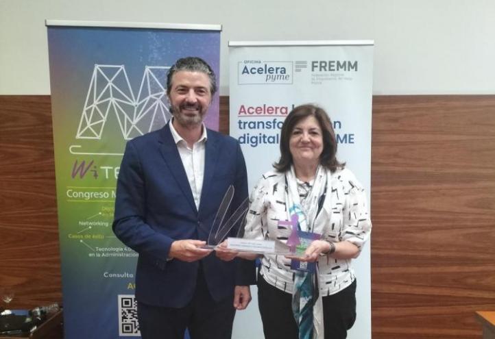 The UCAM President received the award from Alfonso Hernández, President of FREMM.