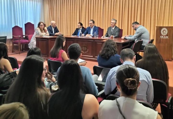 Law students in the Courtroom Classroom on the Murcia Campus during the seminar.