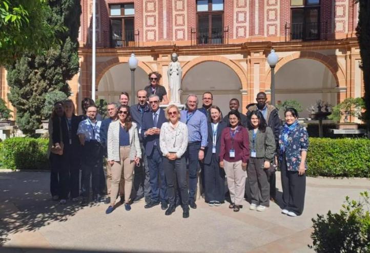 Family photo of the participants in the 9th UCAM Staff Week
