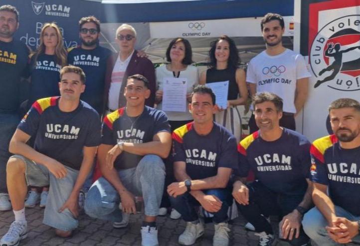 Several UCAM athletes, Alejandro Blanco and Alejandro Navarro, attended the signing of the agreement between UCAM and Club Voleibol Torrejón.