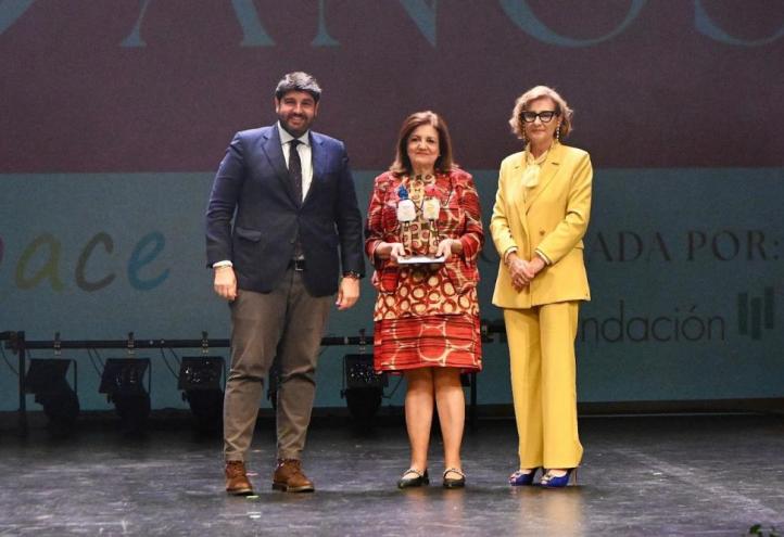 The UCAM President with the award alongside Fernando López Miras and Rosa García, President of Astrapace.