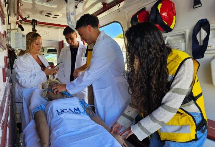 A group of nursing students during a practical class in the university&#039;s teaching ambulance.