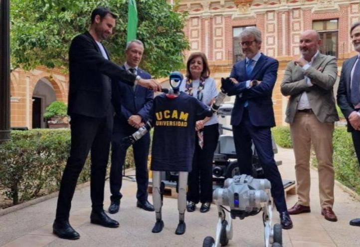 Robots and drones were the stars of the show in the cloister of Los Jerónimos