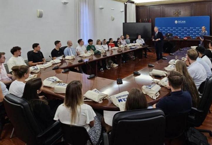 The UCAM Vice-Rector of International Relations and Communication welcomed them.