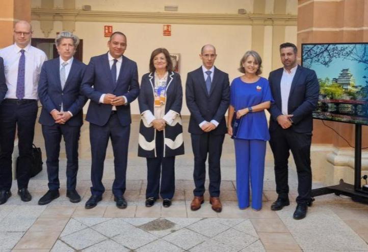 Authorities present at the presentation of the Chair in Asian Studies