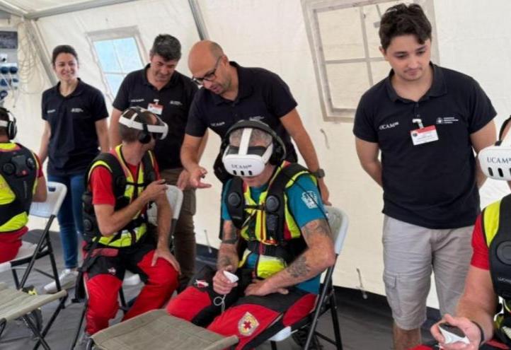 The UCAM team with the emergency personnel using virtual reality as a training tool.