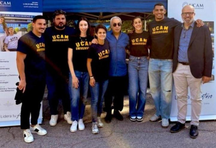 Alejandro Blanco, President of the Spanish Olympic Committee, and Pablo Rosique, UCAM Director of Sports, together with the athletes of the UCAM-COE alliance who participated in the Olympic Day