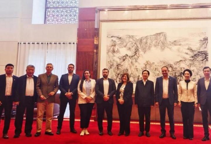 Group photo of the institutional meeting between representatives of UCAM and the government of the Chinese province of Shandong.