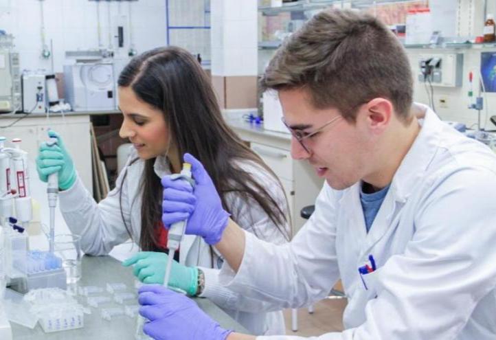 Students in the field of nutrition and dietetics are trained with the best equipment