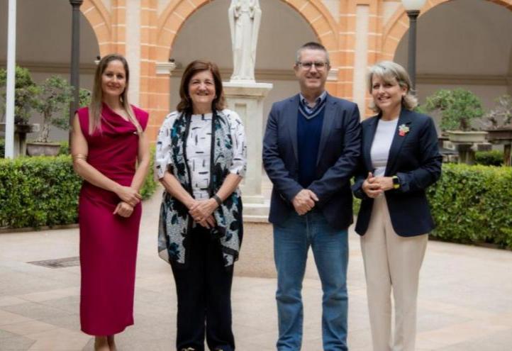 The researchers pictured with the President of UCAM and the Vice-Rector for Research.