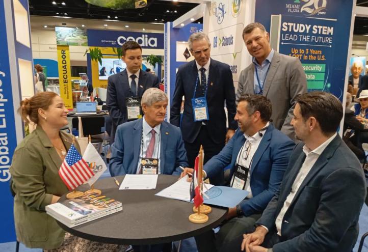 Executives from UCAM and Universidad San Ignacio de Loyola (Peru), this week in Orlando.