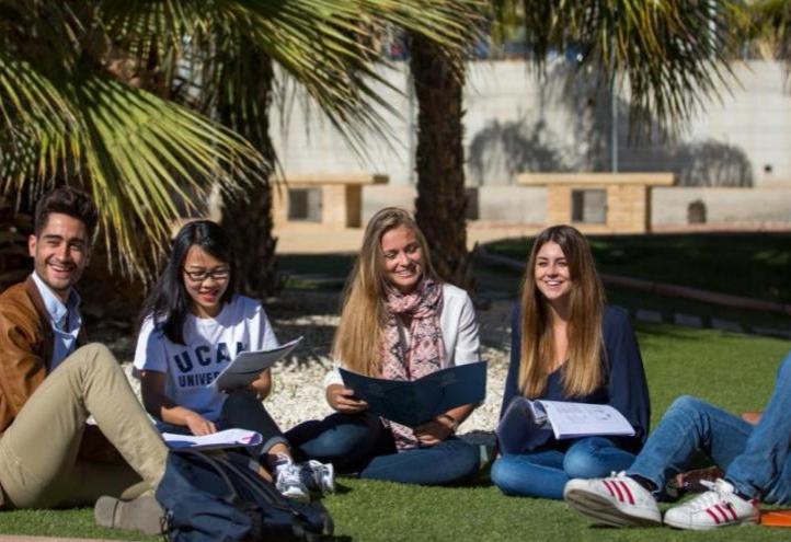 international students in campus