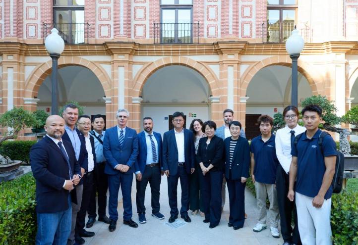 Group photo following the meeting with the Chinese delegation.