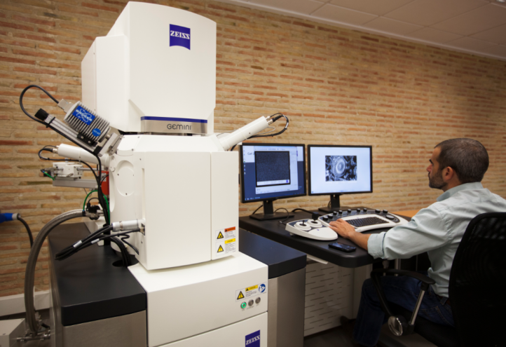 UCAM&#039;s researchers working on a project to discover new drugs with artificial intelligence techniques