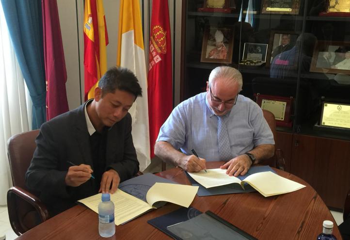 UCAM signs a Strategic Partnership Agreement with the De La Salle – College of St Benilde to further strengthen its presence in the Philippines