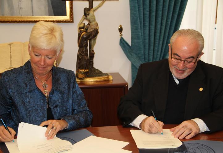 UCAM and Riverside University (California) sign an agreement to obtain a dual MBA degree