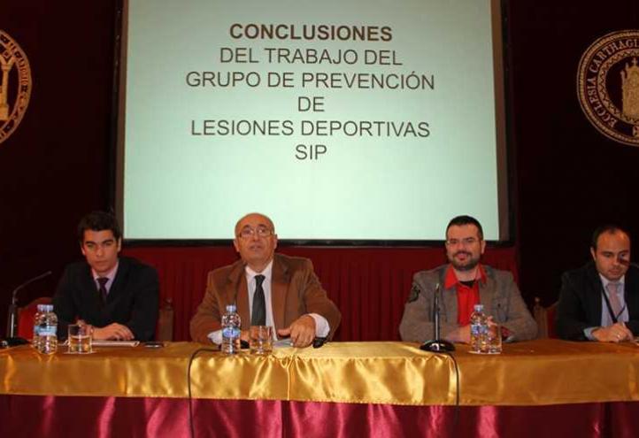 UCAM produces manual to prevent injuries in football players