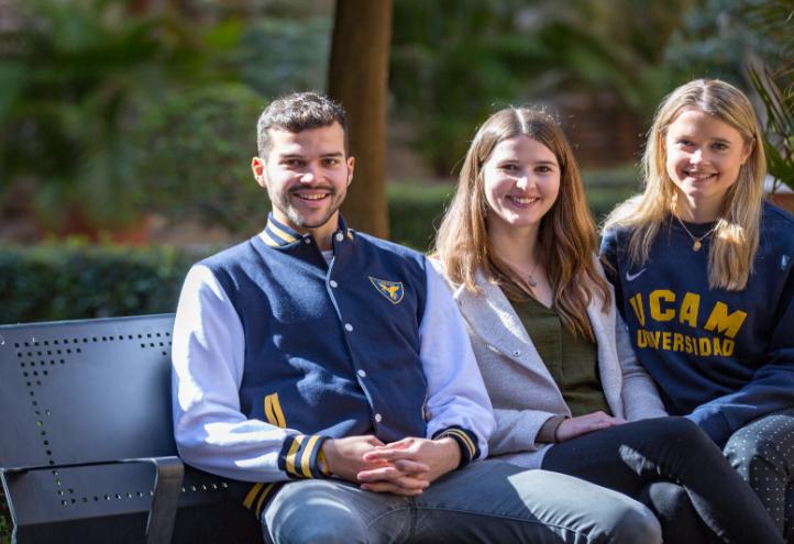 Study Bachelor&#039;s degree in English without leaving Spain