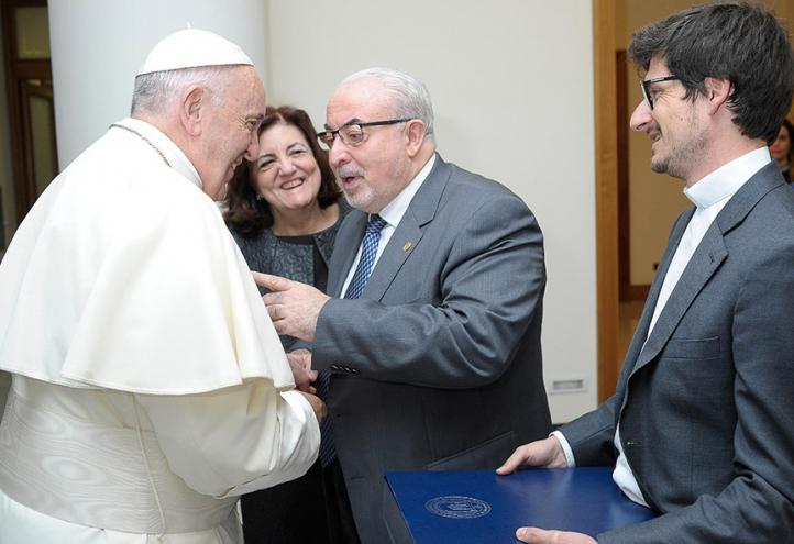 The Pope encourages José Luis Mendoza to &quot;continue with the projects and support for the Church&quot;