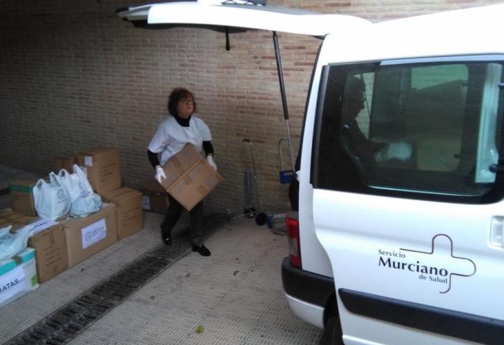 UCAM donates more than 3,300 surgical gown and boot swabs and it elaborates 3D facial protections