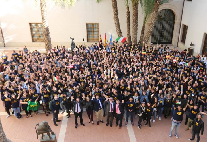 The President of the Region of Murcia welcomes 700 new UCAM international students
