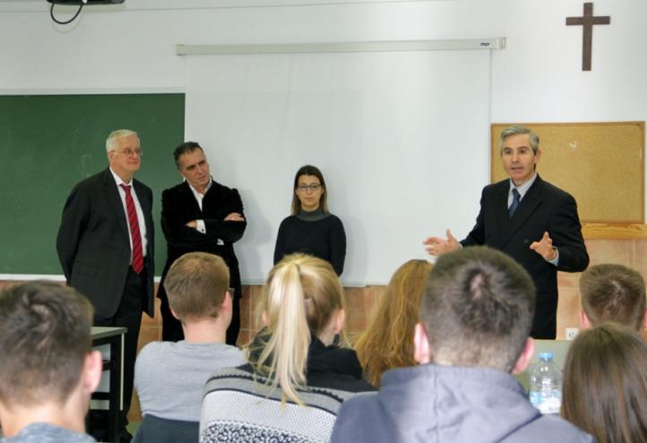 Students from the German university FOM initiate their studies at UCAM