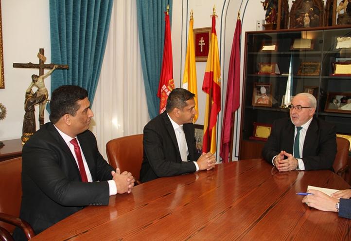 UCAM received the visit of one of its main partners in the Arab Emirates