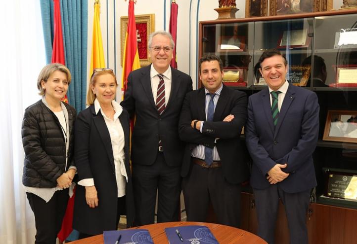 UCAM and &#039;Planeta Formación y Universidades&#039; join forces to teach their specific degrees for professionals in the field of health and business